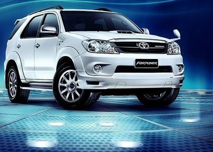 White Fortuner Car Wallpaper Download