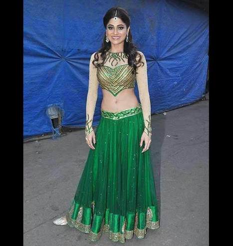 Salman And Sonam In Ethnic Ensembles At Life Ok Stage | Celebrity Fashion Trends | Scoop.it