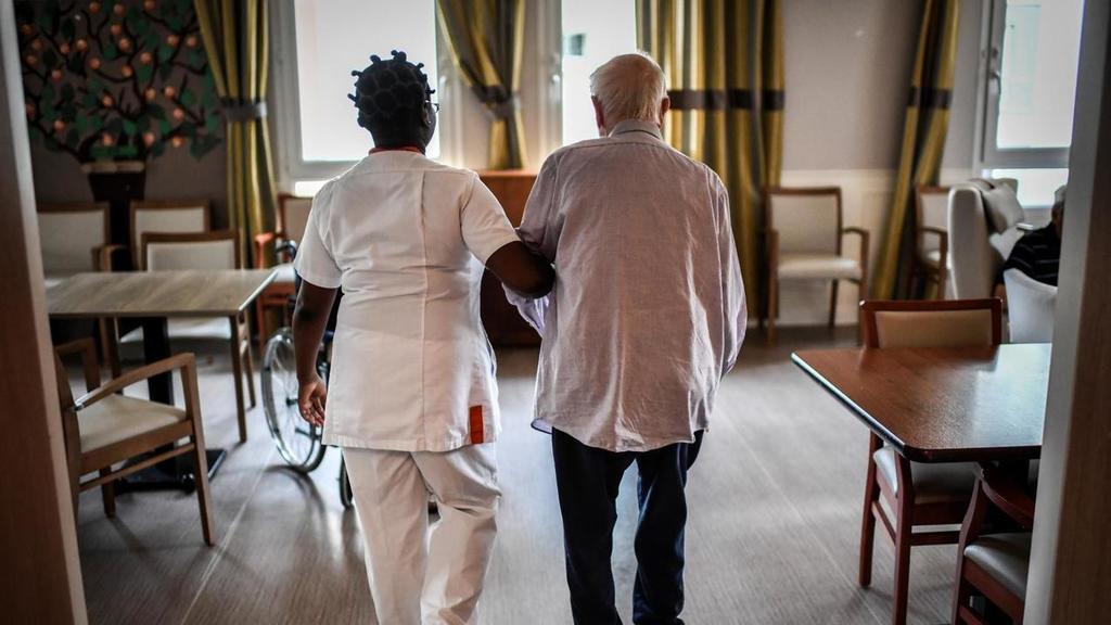 Culpabilité De Mettre Sa Mère En Maison De Retraite VIDEO. Moins chère que la maison de retraite, la colocation pour