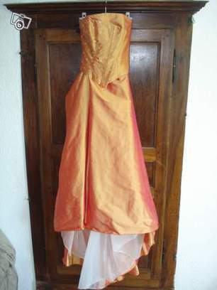 Annonce : Superbe Robe de Mariée Originale Orange Fushia en Soie - Rhône Alpes - Drôme - Occasion du mariage | Robes de mariée d'occasion | Scoop.it