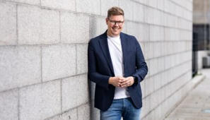 Recension: Antti Lindtman b&auml;r Gamle Lodes eld i barmen | A1Uutiset | Scoop.it
