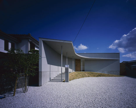 Minimalism + Light: CURVED Courtyard House in Naruto, Japan | The Architecture of the City | Scoop.it
