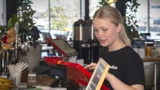 Korona teki nuorten kesätyötilanteesta epävarman, paikkoja avautuu yhä – Matilda Sederholm aloitti kesätyöt muutaman päivän varoitusajalla | Yle Uutiset | yle.fi | 1Uutiset - Lukemisen tähden | Scoop.it