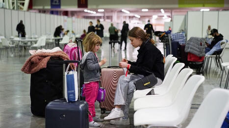 Entr&eacute;es sur le territoire en baisse, solde migratoire historiquement haut&hellip; Quatre graphiques pour comprendre les chiffres de l'Insee sur l'immigration en France &ndash; France Info | Revue de presse | Scoop.it