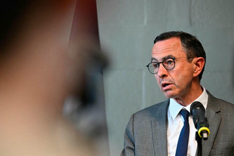 Naturalisation des étrangers : une nouvelle circulaire de Bruno Retailleau adopte un ton plus restrictif | Politiques publiques et société | Scoop.it