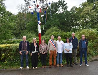 Lubbon&nbsp;: les &eacute;lus municipaux renouent avec la traditionnelle ma&iuml;ade | Landes - Conseils municipaux & communautaires | Scoop.it