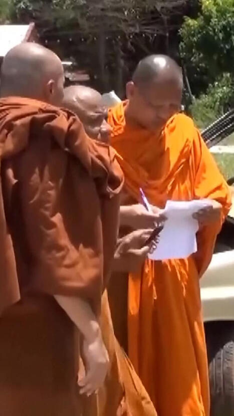 11-&aring;ring har krockat med munkar i Thailand | Lehti | Scoop.it