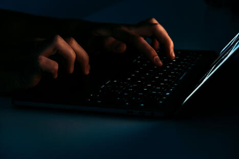 Les hackers avancent masqu&eacute;s : phishing, comptes vol&eacute;s et IA transforment les cyberattaques et compliquent leur d&eacute;tection par les entreprises | Cybers&eacute;curit&eacute; | Scoop.it