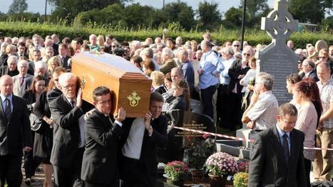 Seamus Heaney laid to rest in Bellaghy - Irish Times | Seamus Heaney - In Memoriam | Scoop.it
