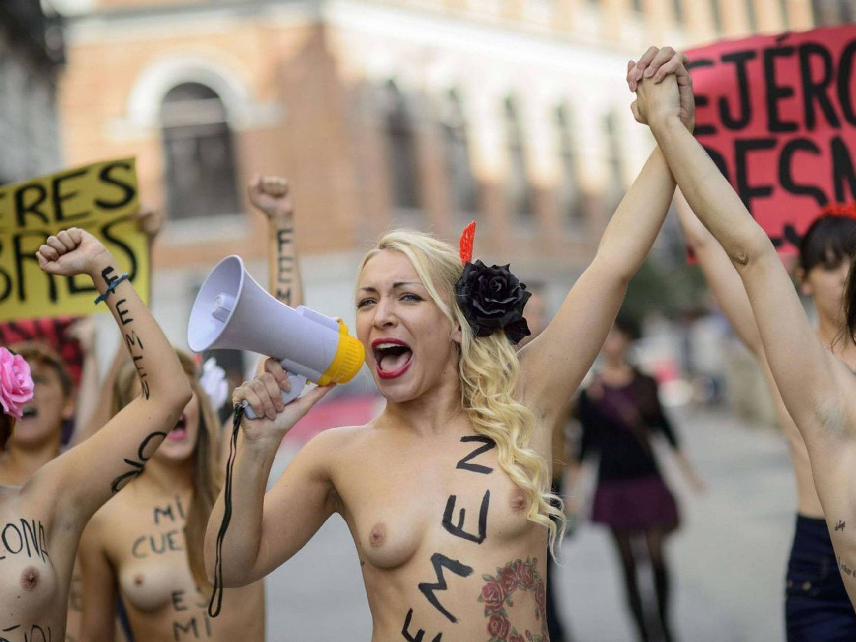 Femen Domination Видео Онлайн domination видео онлайн femen