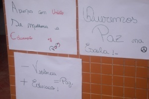 Estudantes fazem "ato pela paz" em escola de menina que criou o "Di&aacute;rio de Classe" | Inova&ccedil;&atilde;o Educacional | Scoop.it