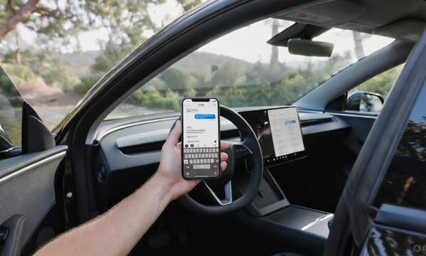 Tesla Full Self-Driving v14.2.1 texting and driving: we tested it | The Revolution Of The Car Industry | Scoop.it