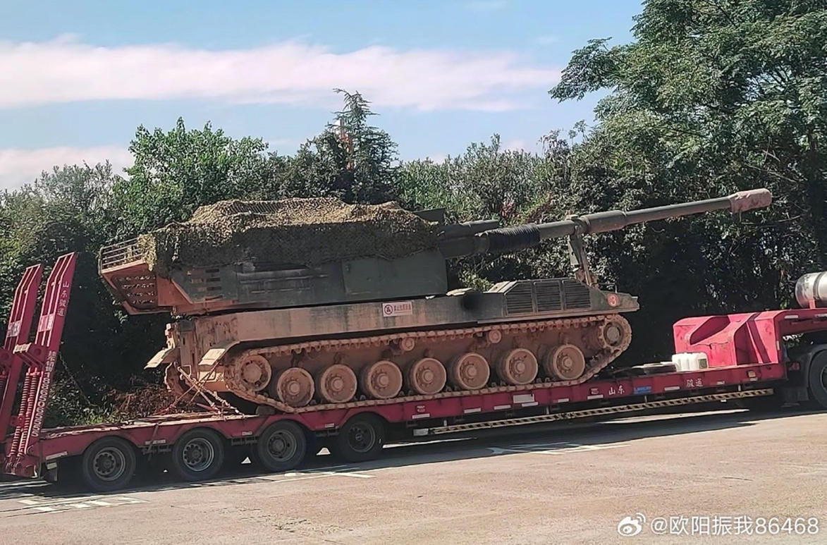 New Chinese self-propelled gun caught on camera...
