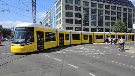Jahre zu sp&auml;t und dann urpl&ouml;tzlich: Superlange Stra&szlig;enbahn f&auml;hrt seit Mittwoch durch Berlin | Kompass-Aktuell | Scoop.it