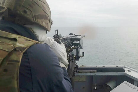UK Royal Navy Warship Shoots Down Swarms of Drones in Live-Fire Exercise | LAD & C-UAS | Scoop.it