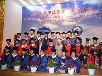 Wuhan : Remise des diplômes à la promotion 2004 de la filière médicale (...) | Wuhan, Hubei | Scoop.it