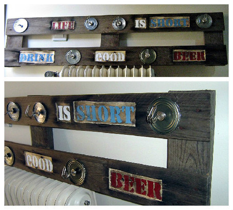 Rustic Hanger Made of Pallet Wood | 1001 Pallets ideas ! | Scoop.it
