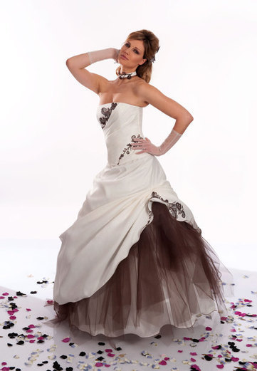 Robe de mariée Pia Benelli modèle Magic 2011 couleur écrue-chocolat | Robes de mariée d'occasion | Scoop.it