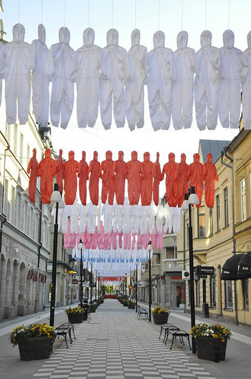 Ai Weiwei:&nbsp;&ldquo;Think Different (How to hang workers&rsquo; uniforms)&rdquo; | Art Installations, Sculpture, Contemporary Art | Scoop.it