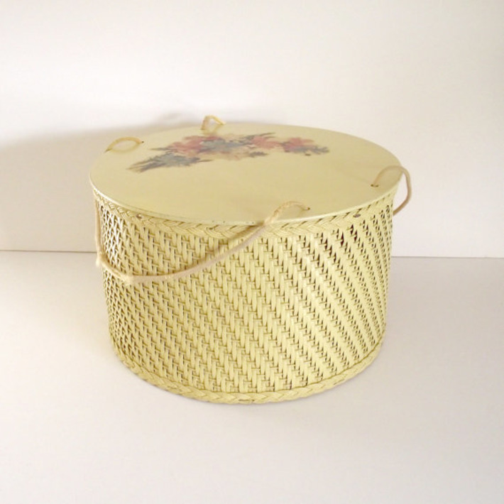 Vintage Wicker and Wood Sewing Box or Basket by RetroVintageBazaar | Antiques & Vintage Collectibles | Scoop.it