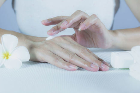 Beauté des mains : la recette naturelle d'une huile réparatrice pour les mains | La Cabane aux Arômes | Scoop.it