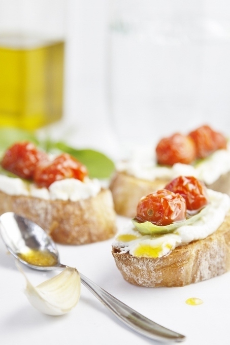 Roasted Cherry Tomato and Ricotta Crostini | La Cucina Italiana - De Italiaanse Keuken - The Italian Kitchen | Scoop.it