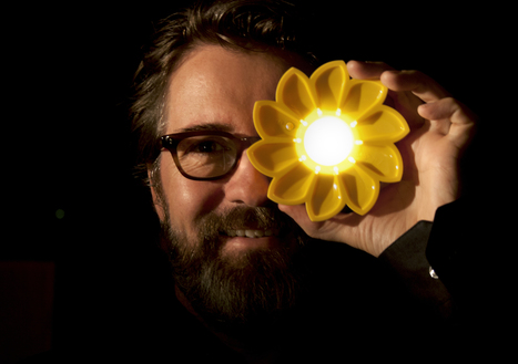 Avec sa lampe solaire, le Danois Olafur Eliasson joue les Robins des Bois de l'énergie | rev3 - la 3ème révolution industrielle en Hauts-de-France | Scoop.it