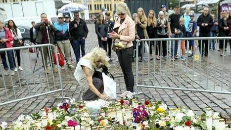 Michael Monroe kävi laskemassa kukkia Turun puukotuksen uhreille – ”Mielisairas teko” | 1Uutiset - Lukemisen tähden | Scoop.it