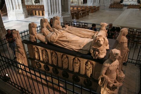 18/09/2025 - Archéologie dans la cathédrale de Nantes et ouverture du tombeau du duc François II et de Marguerite de Foix - Article/Vidéo | infos-web | Scoop.it