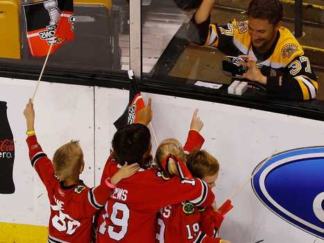 Amazing Photo Shows A Bruins Fan Celebrating With Children Of ... | Boston, you're my home | Scoop.it