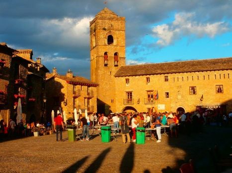 Aínsa: Nuestra Señora de Los Palacios, bailes, caracolada y música | Vallées d'Aure & Louron - Pyrénées | Scoop.it