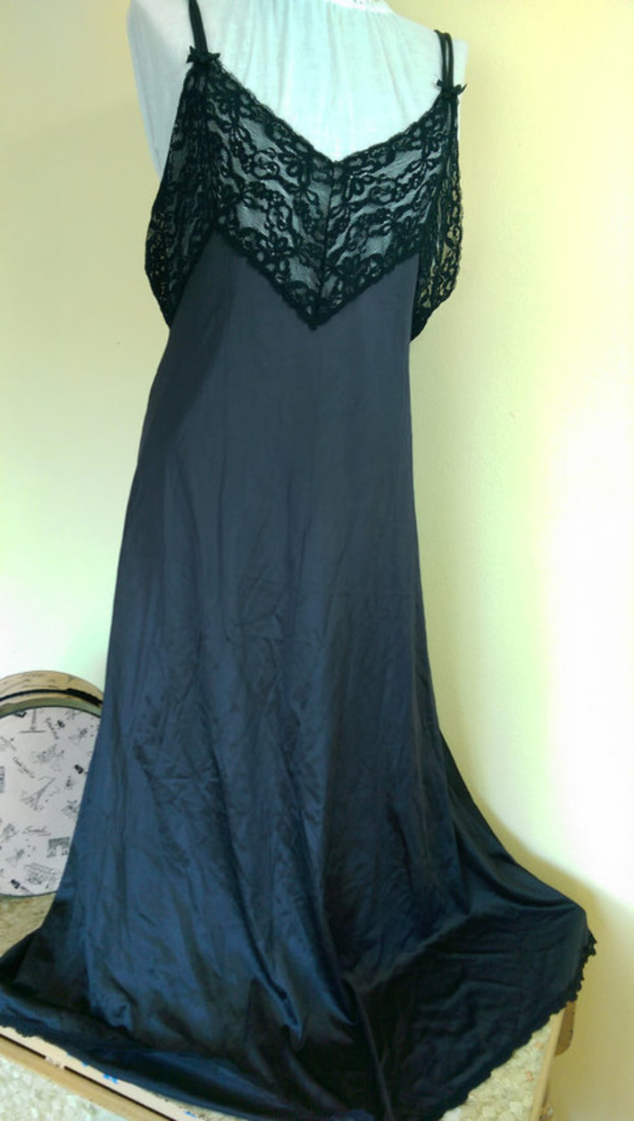 Slinky Sexy Vintage Black Nylon & Lace Nightgown by Pinehurst Lingerie Negligee Size Large | Antiques & Vintage Collectibles | Scoop.it