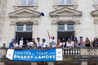 Basket Landes&nbsp;: au lendemain de leur sacre, les joueuses ont &eacute;t&eacute; re&ccedil;ues en mairie | Landes - Conseils municipaux & communautaires | Scoop.it