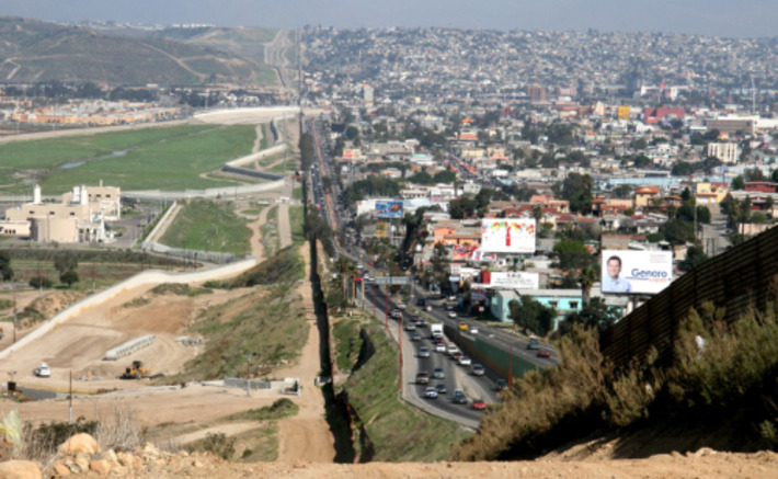 Border Fences Make Unequal Neighbors | Colorful Prism Of Racism | Scoop.it