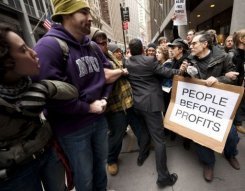 DH.be - Les anti-Wall Street s&egrave;ment le d&eacute;sordre dans le coeur financier de New York | Et si demain...les indign&eacute;es... | Scoop.it