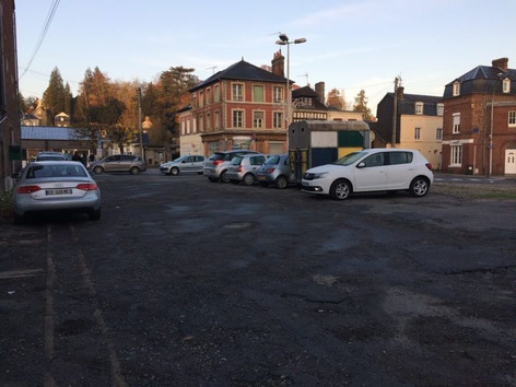 Un parking va &ecirc;tre cr&eacute;&eacute; devant l&rsquo;&eacute;cole Marie Curie de Lisieux | Une semaine d'actu - Newsletter de veille de l'AURH | Scoop.it