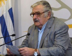 Uruguay / Mujica bota dos naves insignia de su gobierno: la regasificadora y el puerto de  aguas profundas | MOVUS | Scoop.it