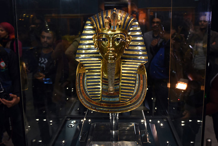 Egypt museum staff to face disciplinary hearing over botched repair of Tutankhamun mask | Art Daily | Kiosque du monde : Afrique | Scoop.it