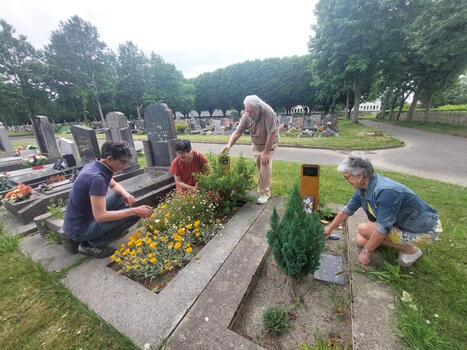 Il accompagne les invisibles apr&egrave;s leur mort : &agrave; Brest, ce collectif en qu&ecirc;te de b&eacute;n&eacute;voles pour les tombes - C&ocirc;t&eacute; Brest | Revue de presse | Scoop.it