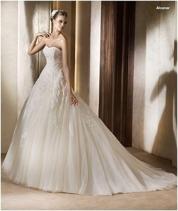 Robe de mariée Pronovias modèle Alcanar d'occasion taille 52 | Robes de mariée d'occasion | Scoop.it