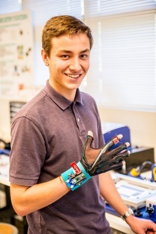 UW undergraduate team wins $10,000 Lemelson-MIT Student Prize for gloves that translate sign language | UW Today | iPads, MakerEd and More  in Education | Scoop.it