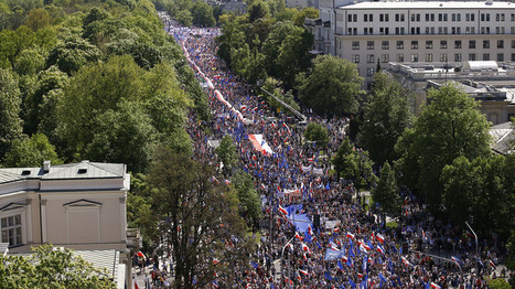 En Pologne, une marche anti-gouvernementale se déroule dans le centre de Varsovie | Indignations & GLOBAL(R)EVOLUTION | Scoop.it