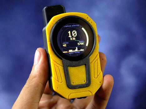 Flash Bee - An ESP32-C3-based DIY handheld lightning detector - CNX Software | Embedded Systems News | Scoop.it