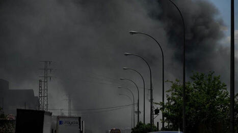 En Espagne, près de 80 000 personnes confinées après l’incendie d’un hangar de produits chimiques #RisquesIndustriels #Seveso | Risques industriels | Scoop.it