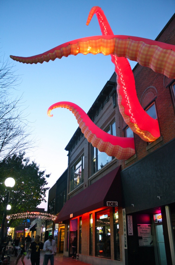 Kraken Photo Roundup #4 – Vito’s in Iowa City! — Muscatine River Monster | Kitsch | Scoop.it