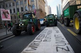 Berlin : 30.000 manifestants pour une agriculture plus verte | Questions de développement ... | Scoop.it