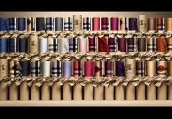 Burberry’s New Scarf Bar Lets You Create Personalized Scarves | Fashion | The UHNW Lifestyle Report | Scoop.it