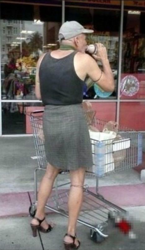 48 Ridiculous Walmart Shoppers Caught On Camera | Walmart shoppers, Funny walmart pictures, Weird people at walmart | Strange days indeed... | Scoop.it