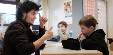 Enseigner la langue des signes, c&rsquo;est important pour tous les &eacute;l&egrave;ves, sourds et entendants | Veille &Eacute;ducative - L'actualit&eacute; de l'&eacute;ducation en continu | Scoop.it