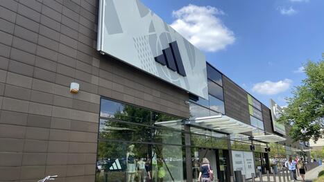 Il y aura bientôt quatre magasins de sport aux portes de V2 | revue de presse | Scoop.it